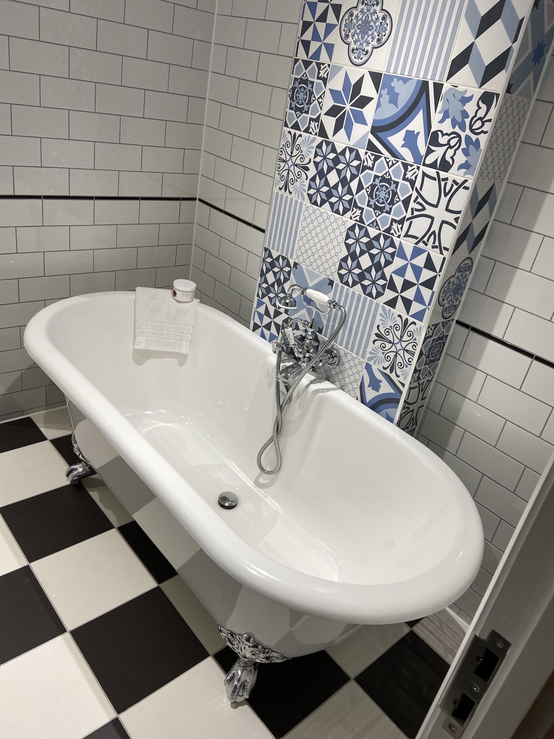 Bathroom with modern tiles