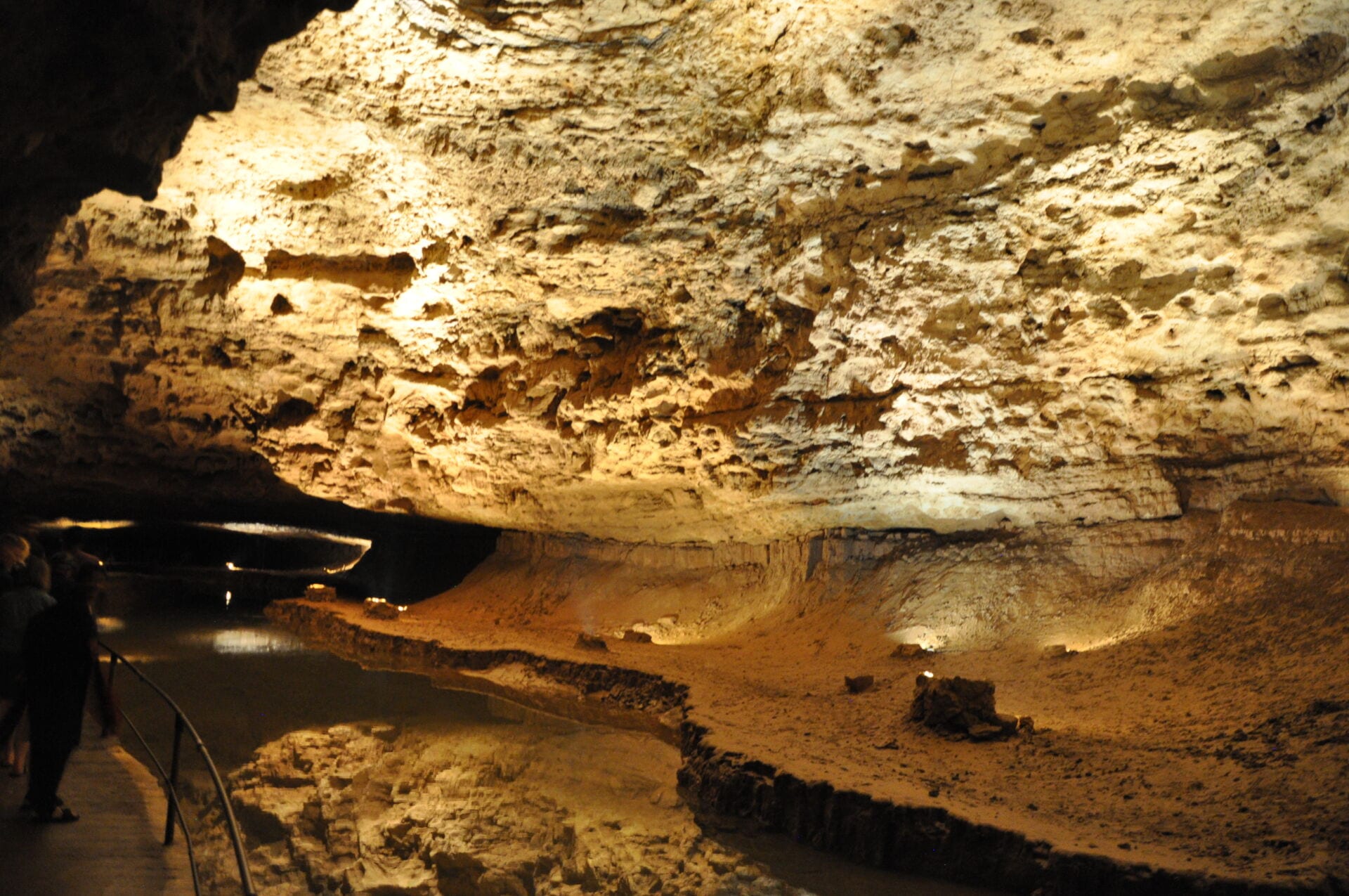 MERAMEC CAVERNS