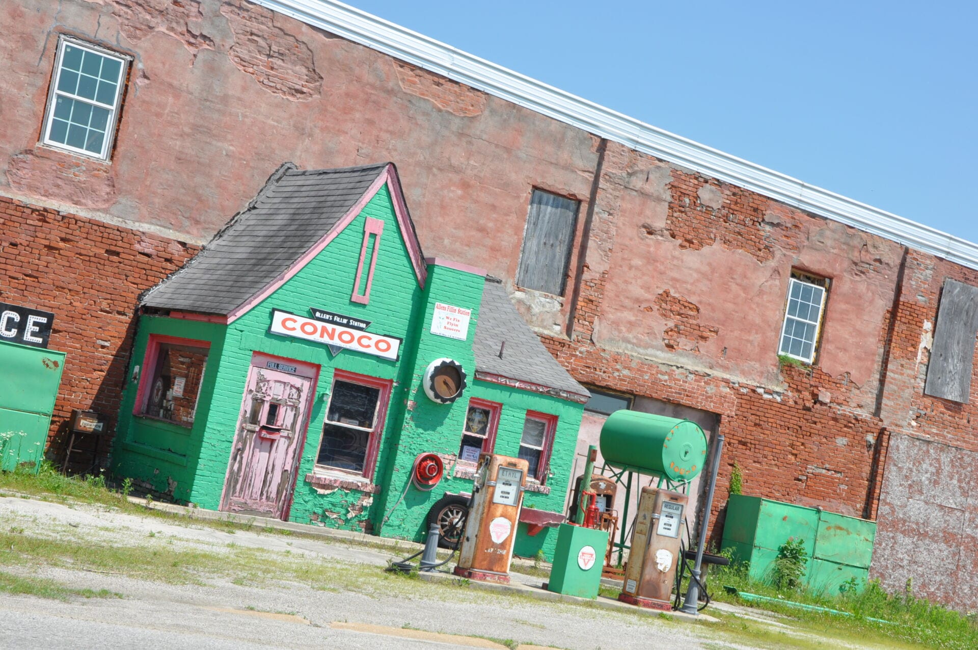 Allen's Conoco Fillin' Station